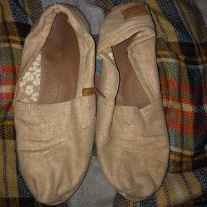 Modern girl beige slip-ons